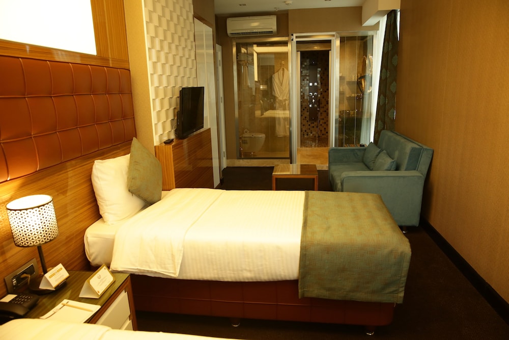 The Hera Platinum Hotel 13/50