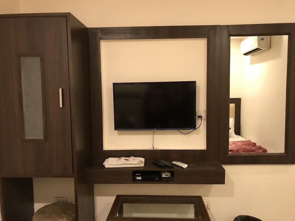Hotel Avtar At New Delhi Railway Station 36/50