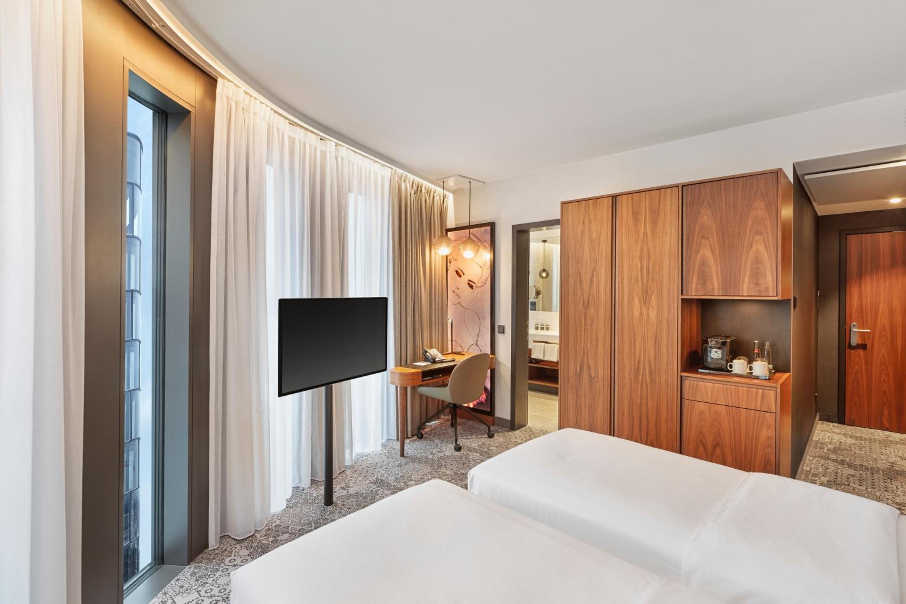 SUPERIOR, TWIN BEDS