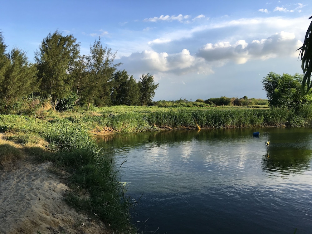 Riverside Hamlet Homestay & Villas 56/68