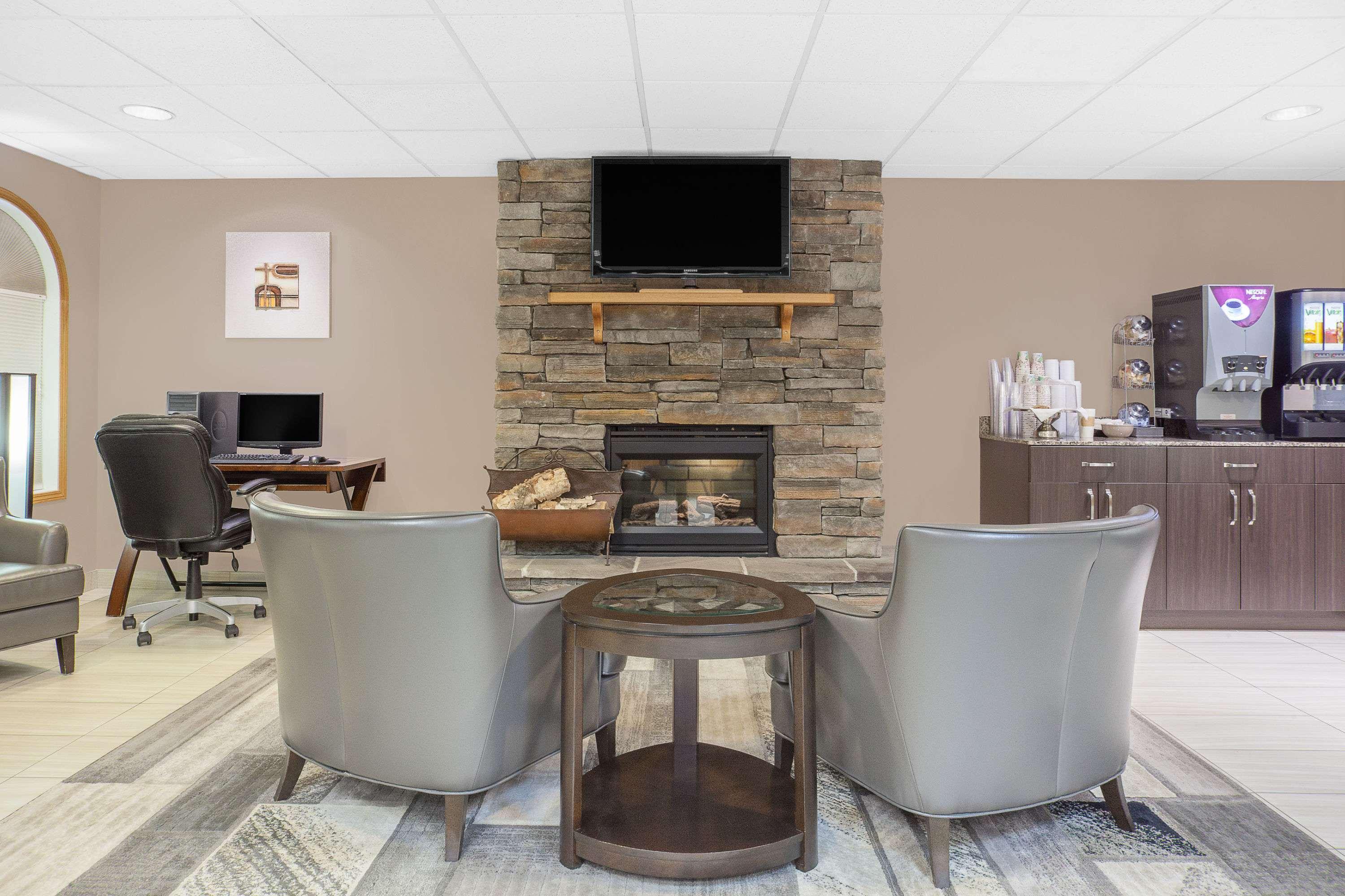Super 8 by Wyndham Athabasca AB 28/31