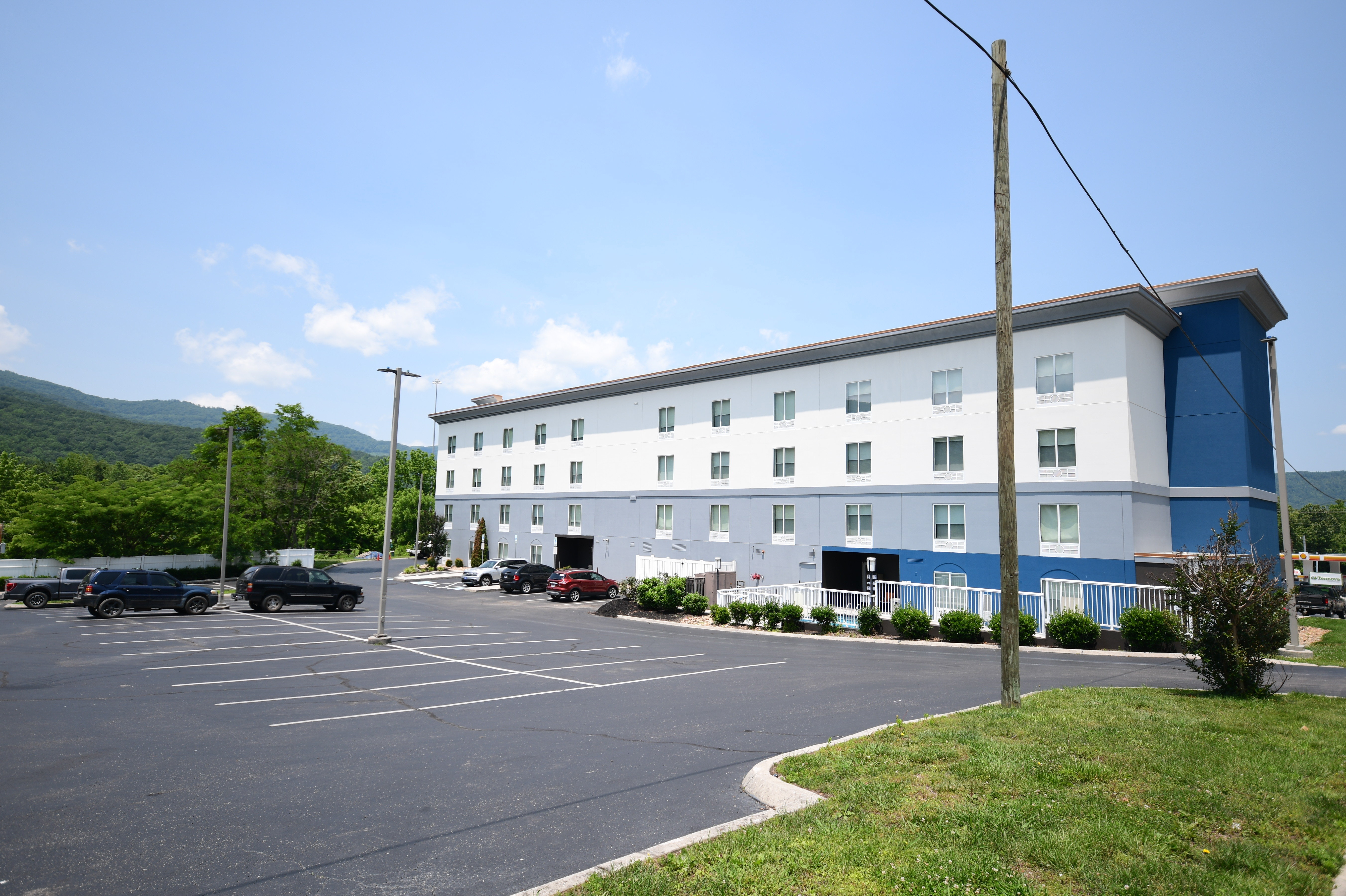 Holiday Inn Express Suites Caryville 53/57