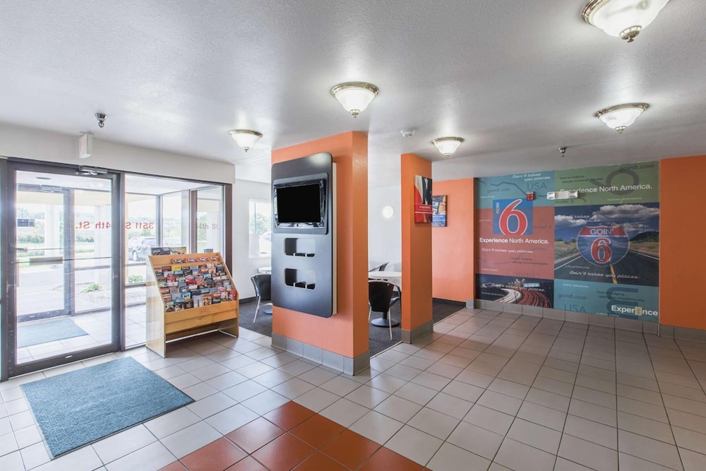 Motel6 Omaha, NE 43/55