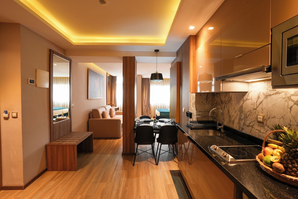 First Suites Hotel 20/35