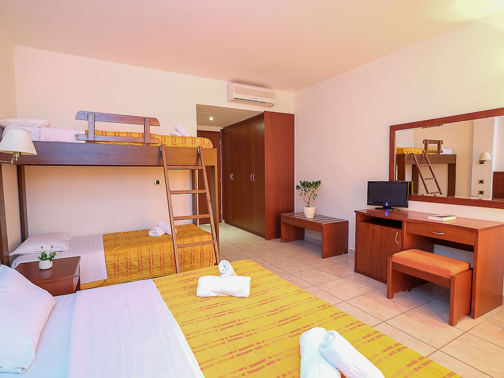 Calypso Hotel 28/67