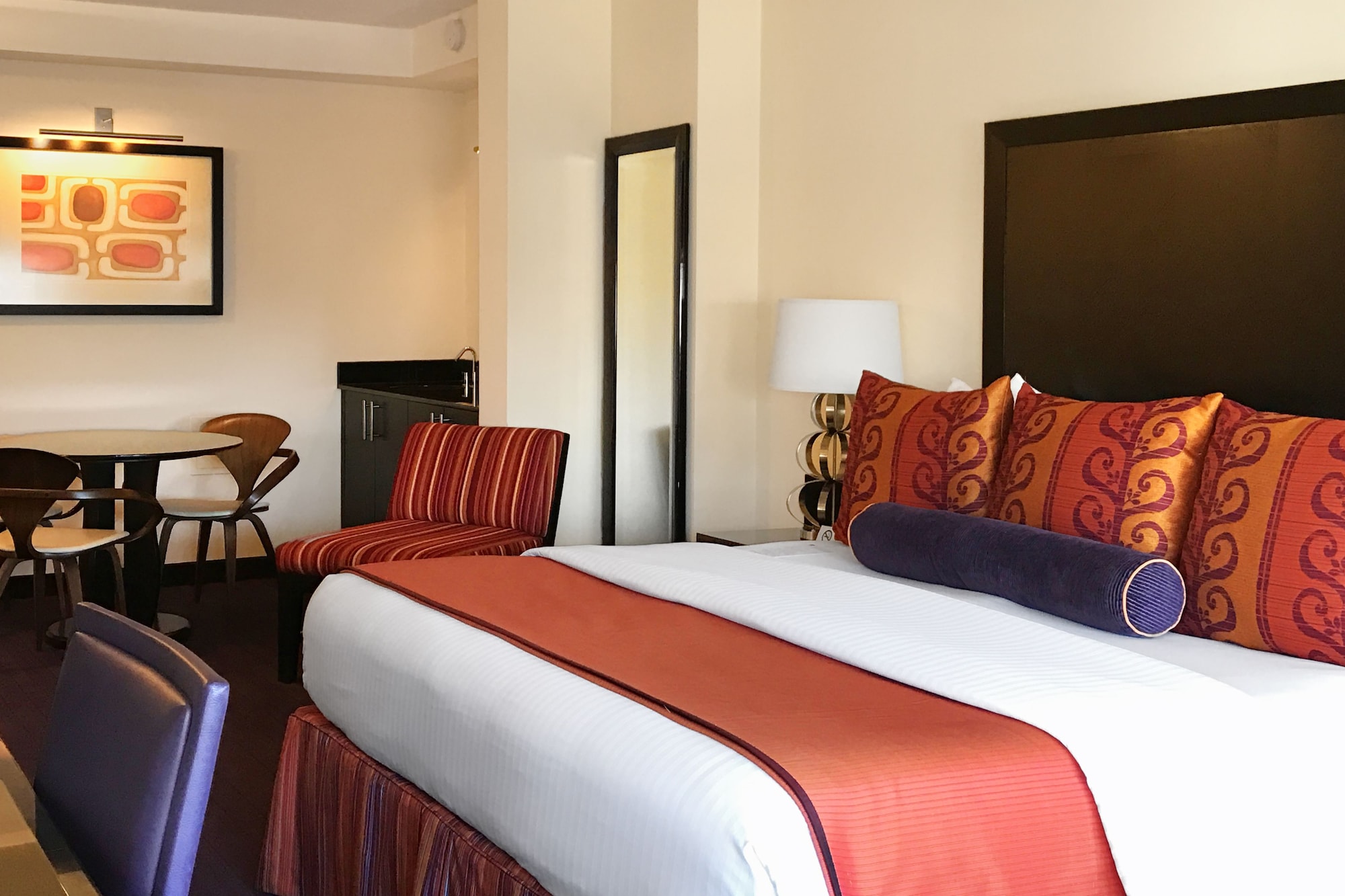 PREMIER, KING BED