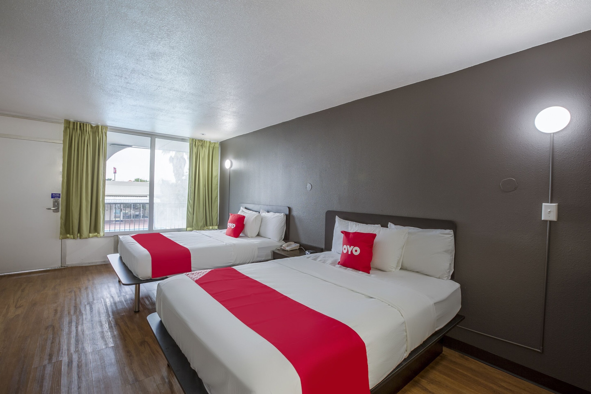 PREMIUM, 2 DOUBLE BEDS, ACCESSIBLE