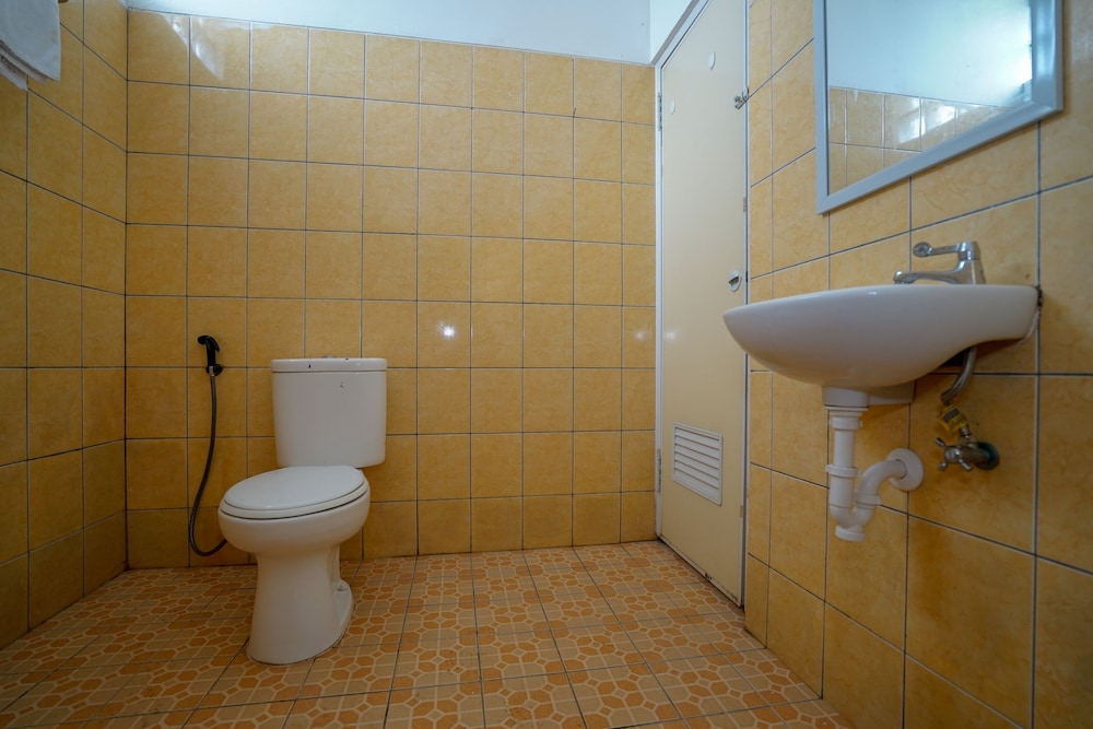 Super OYO 1844 Bravo Residence 37/39