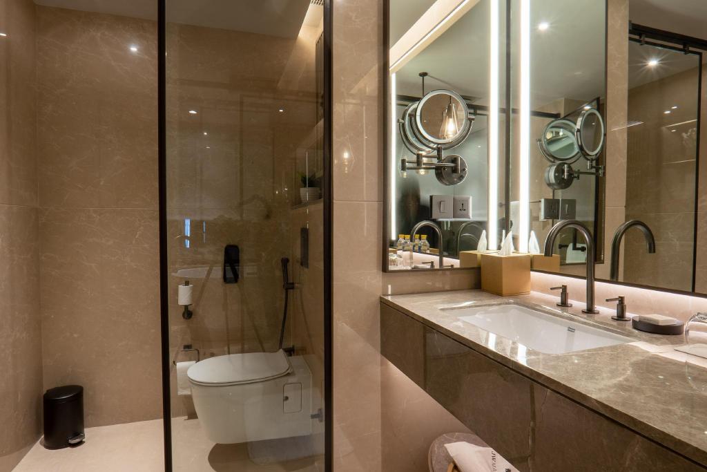 Grand, Guest Room, Luxury, King Bed, Forest View, Balcony، JW Marriott Goa Vagator 5/7