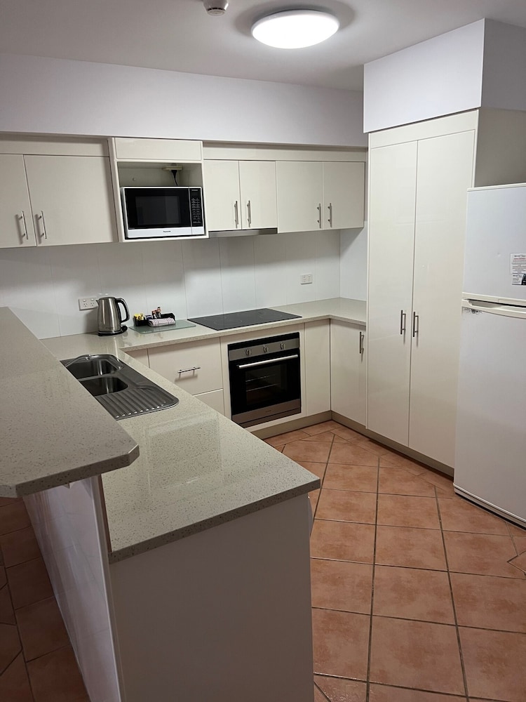 WHITE CREST LUXURY APARTMENTS 28/50