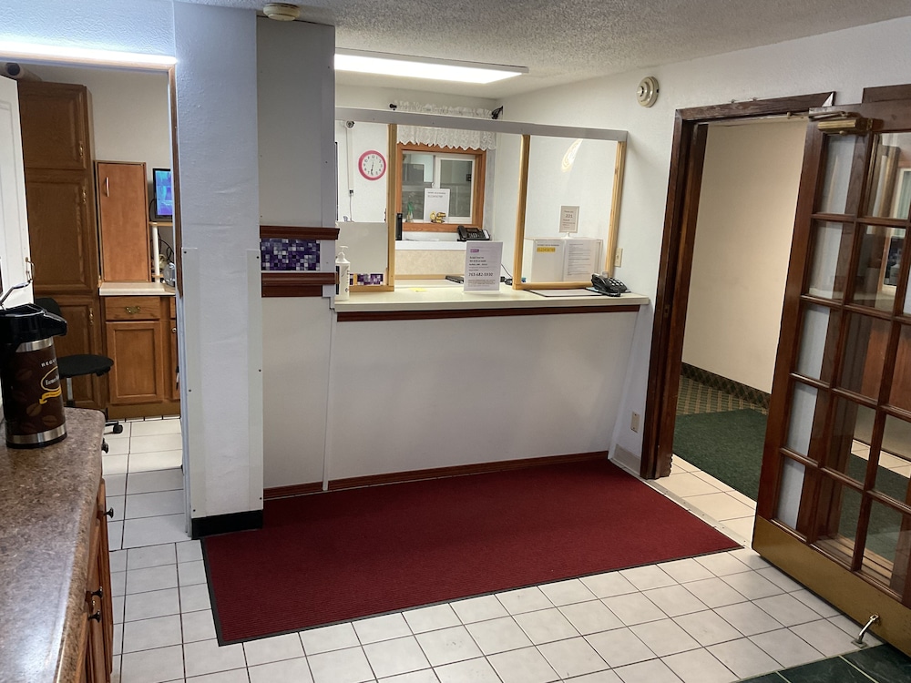 Budget Host Inn Buffalo 4/27