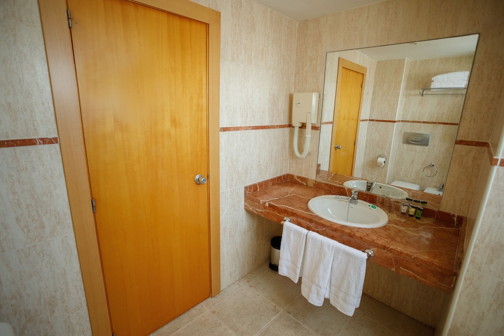 Tres Anclas Apts 49/50