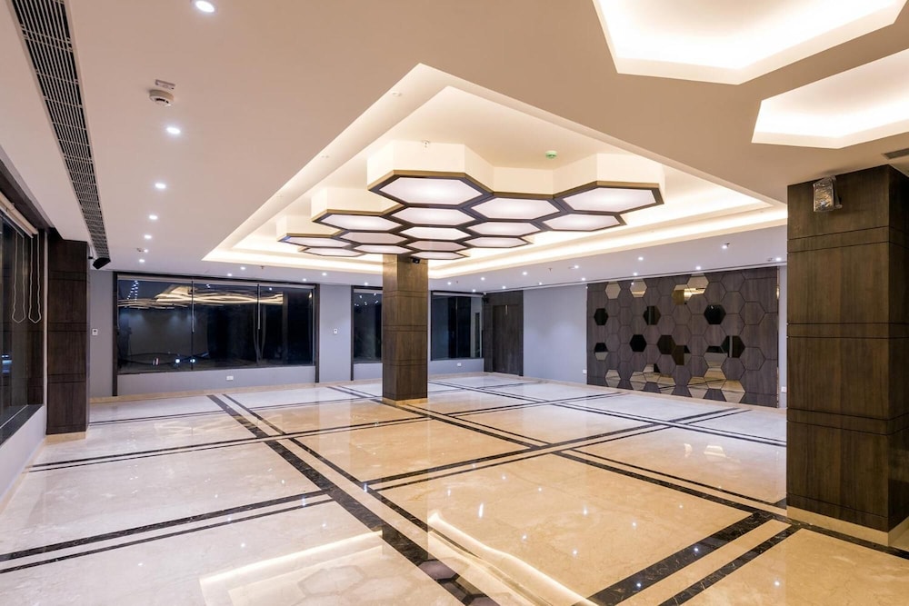 Hotel Saffron Crest 5/40