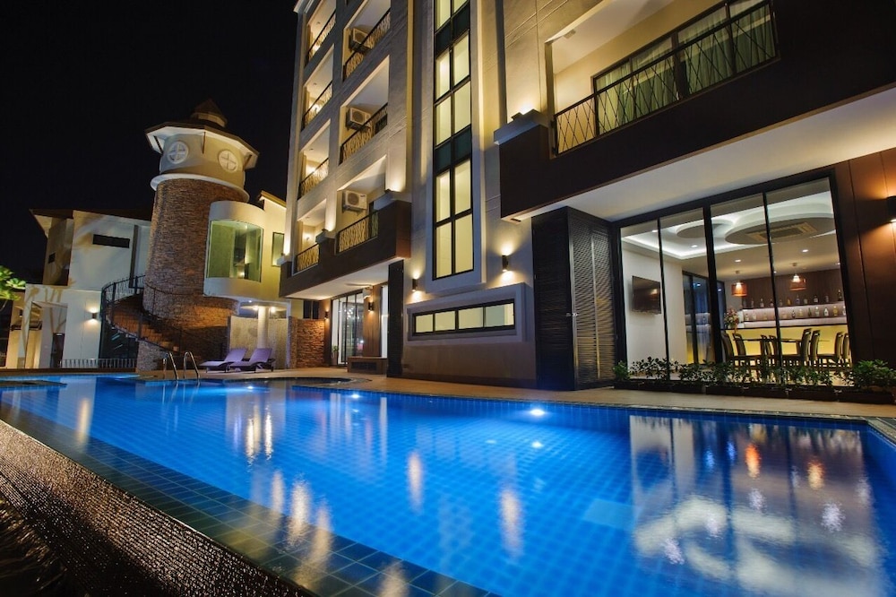 Coco View Hotel 4/67