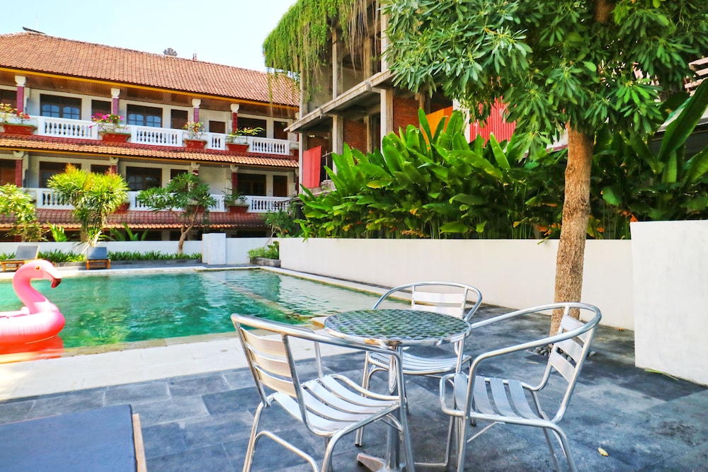 Palm Garden Kuta Hotel 11/15
