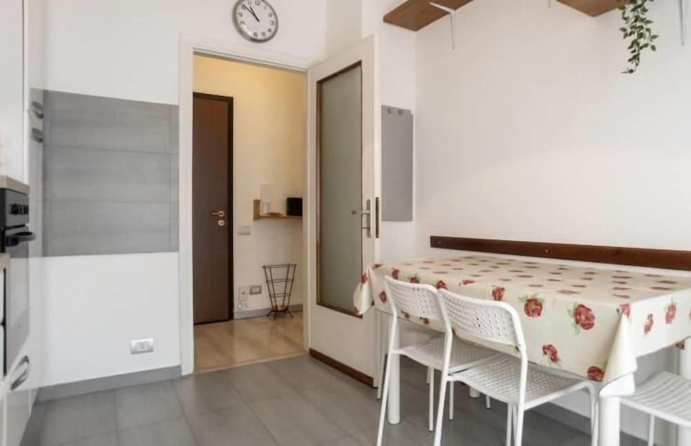 Suzzani Apartment 1/7