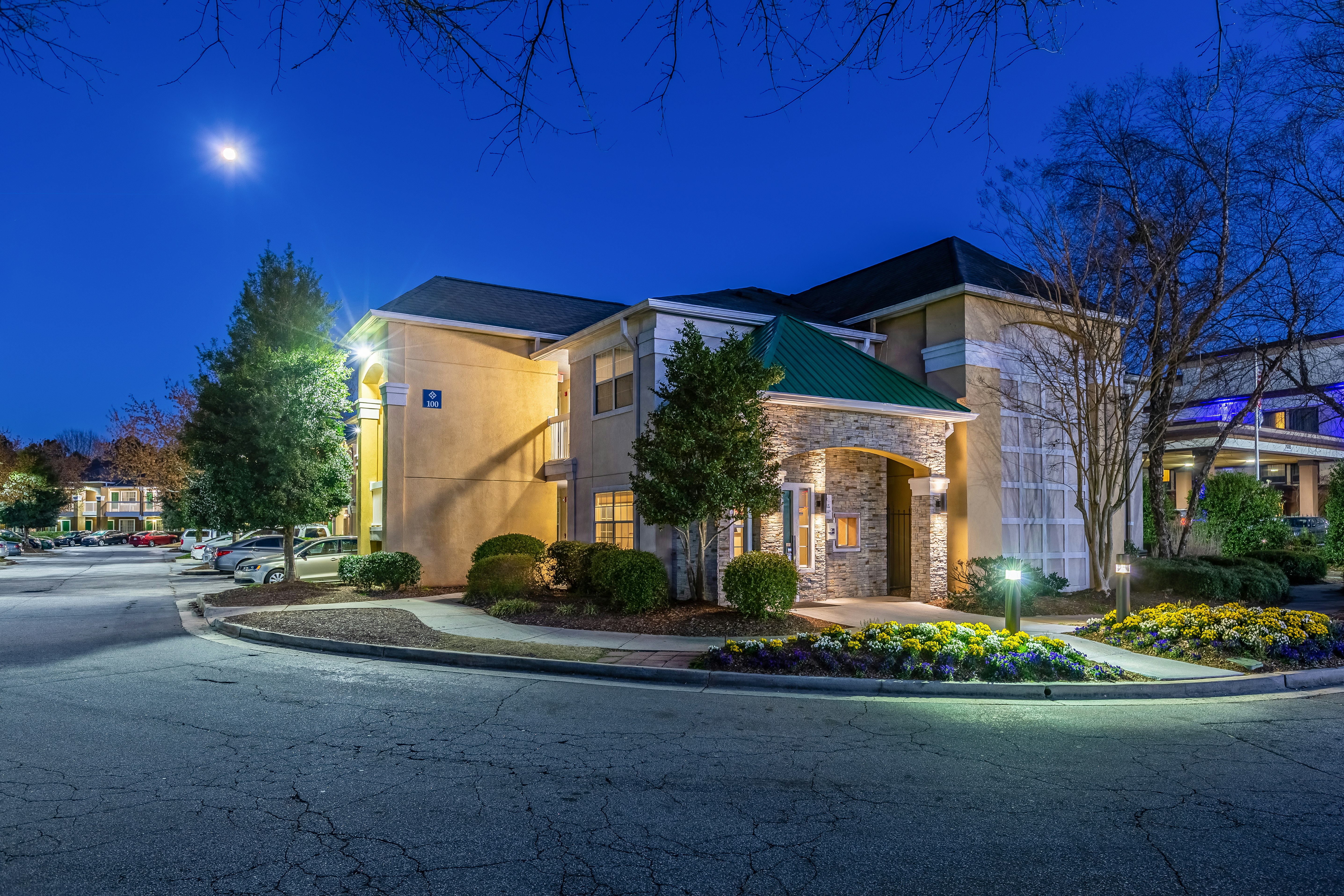 HomeTowne Studios by Red Roof Atlanta NE - Peachtree Corners 8/50