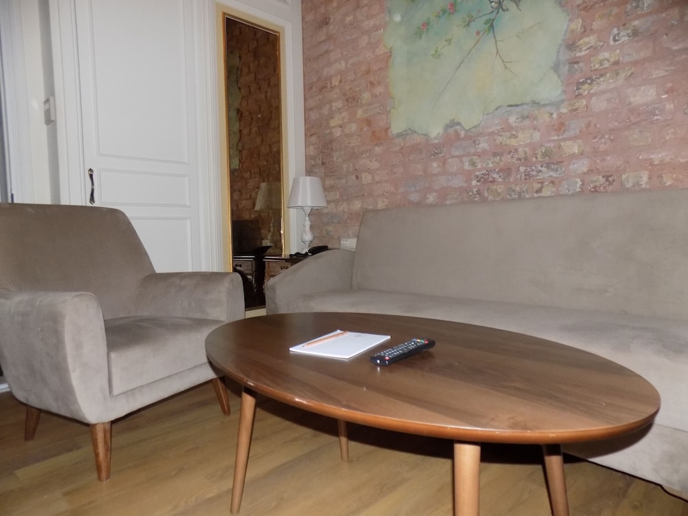 Pera Parma Hotel 46/57