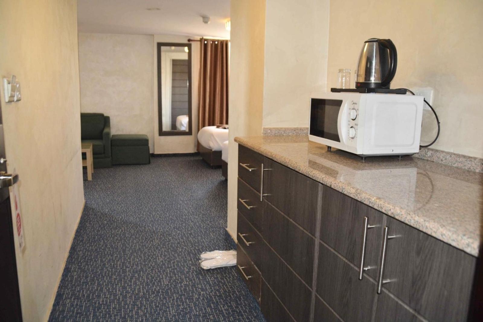 Olive Hotel 55/58