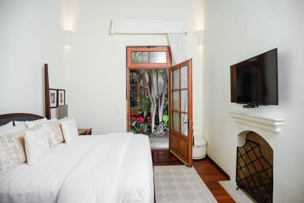 Hotel Casa Blanca 7 18/68