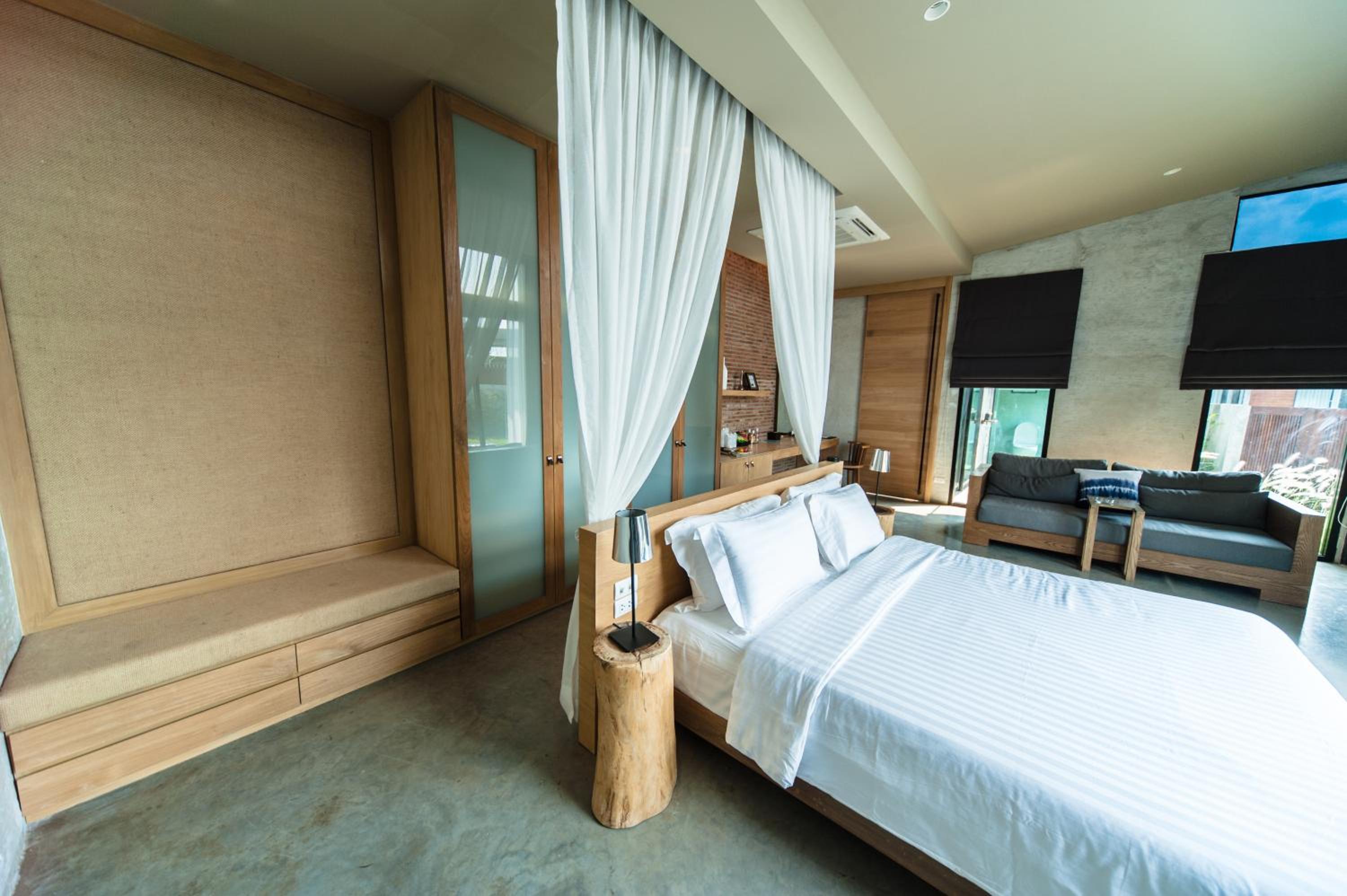 2 Bedrooms, Pool, Villa