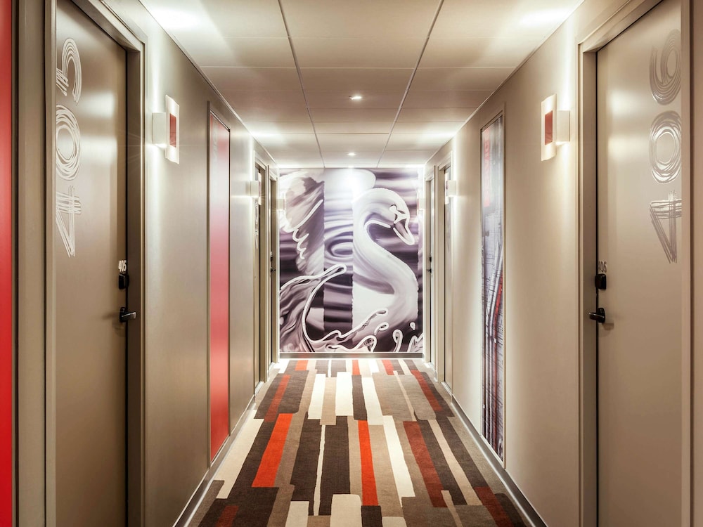 Ibis Saint-Quentin-En-Yvelines Velodrome 32/75