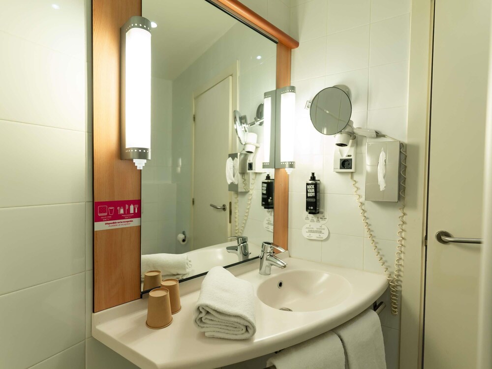 Ibis Barcelona Mollet 76/76