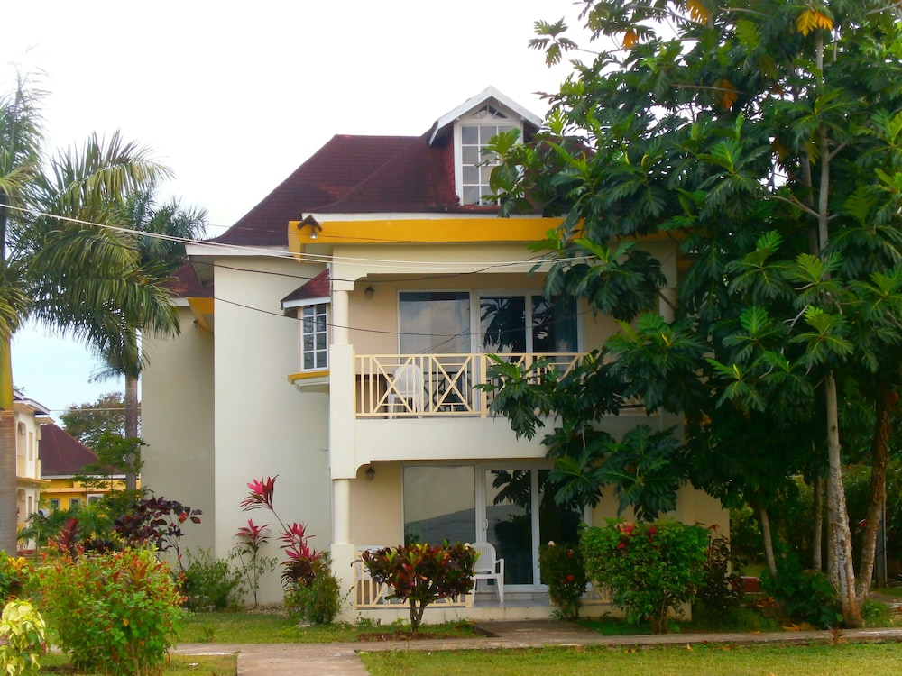 Coral Seas Beach Resort 10/58