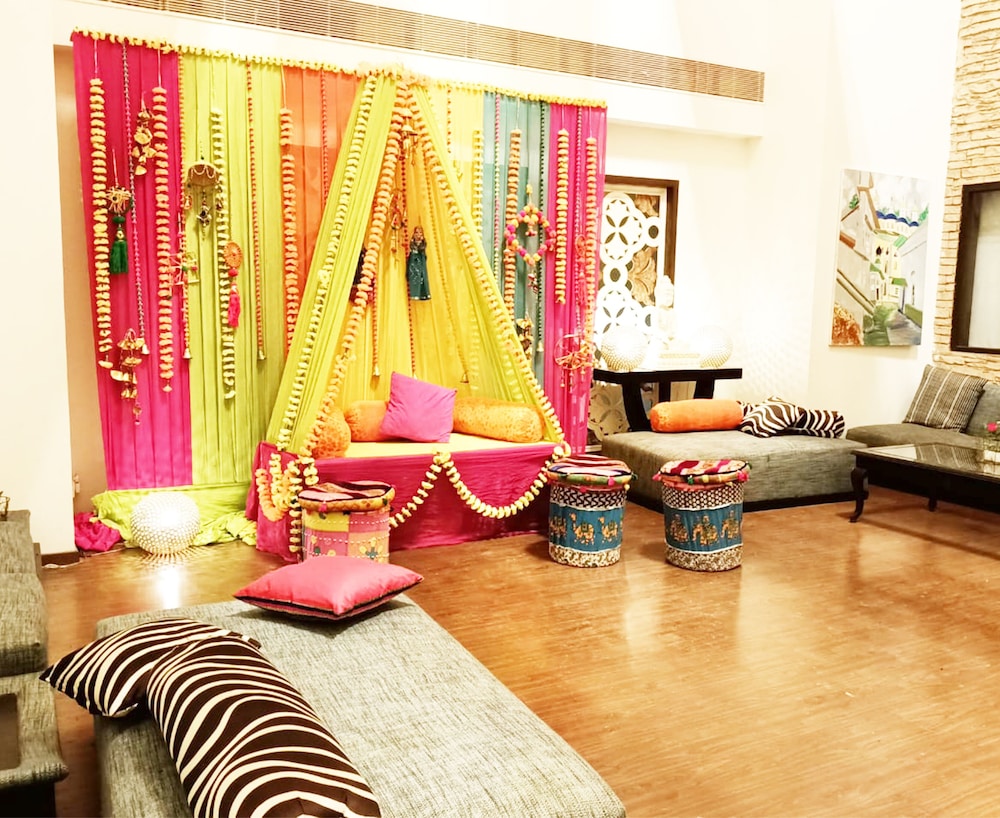 DS Clarks Inn Gurgaon 24/42