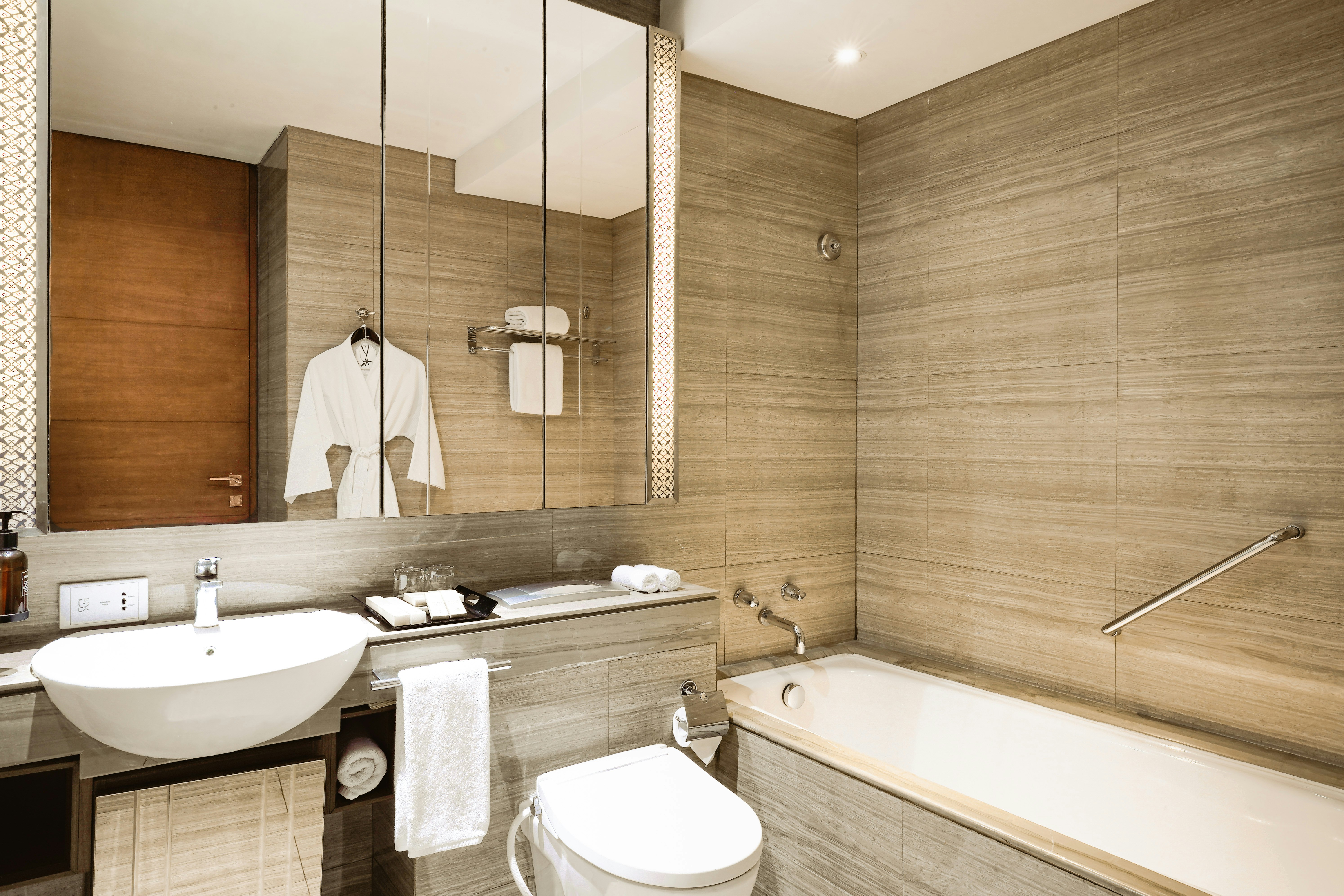 ASCOTT WATERPLACE SURABAYA 70/74