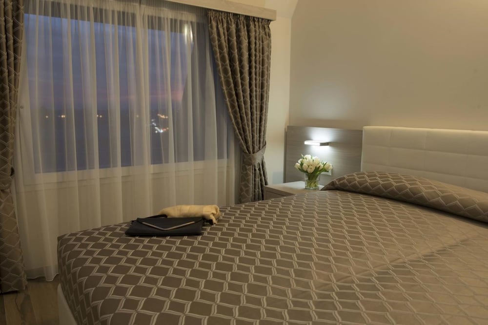 EXPO HOTEL MILAN 9/30