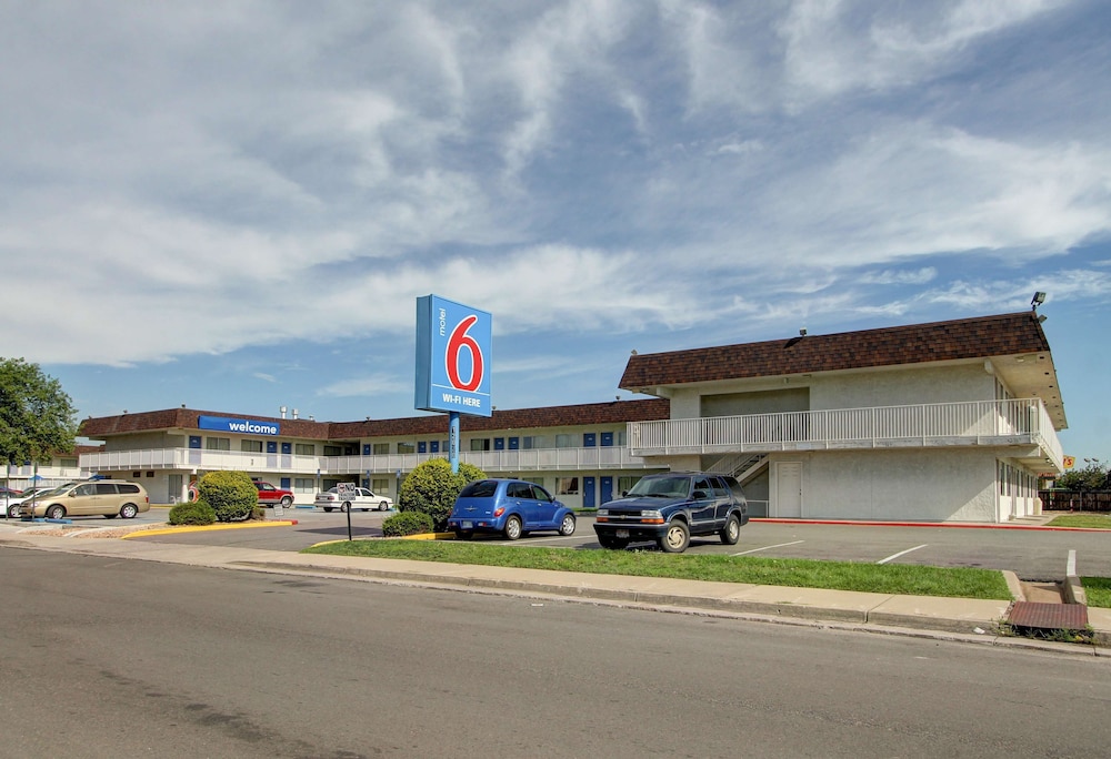 Motel6 Denver, CO - Airport 7/46