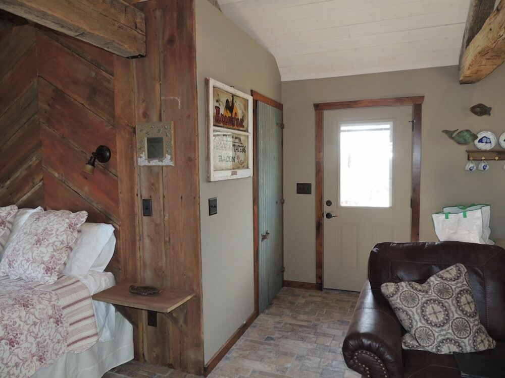 Pinckney Bend Bed & Breakfast 6/26