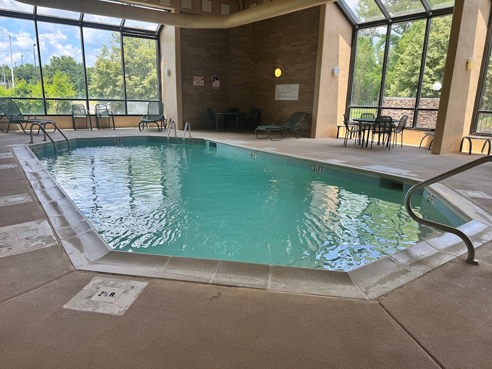 AmericInn by Wyndham Memphis East 17/33