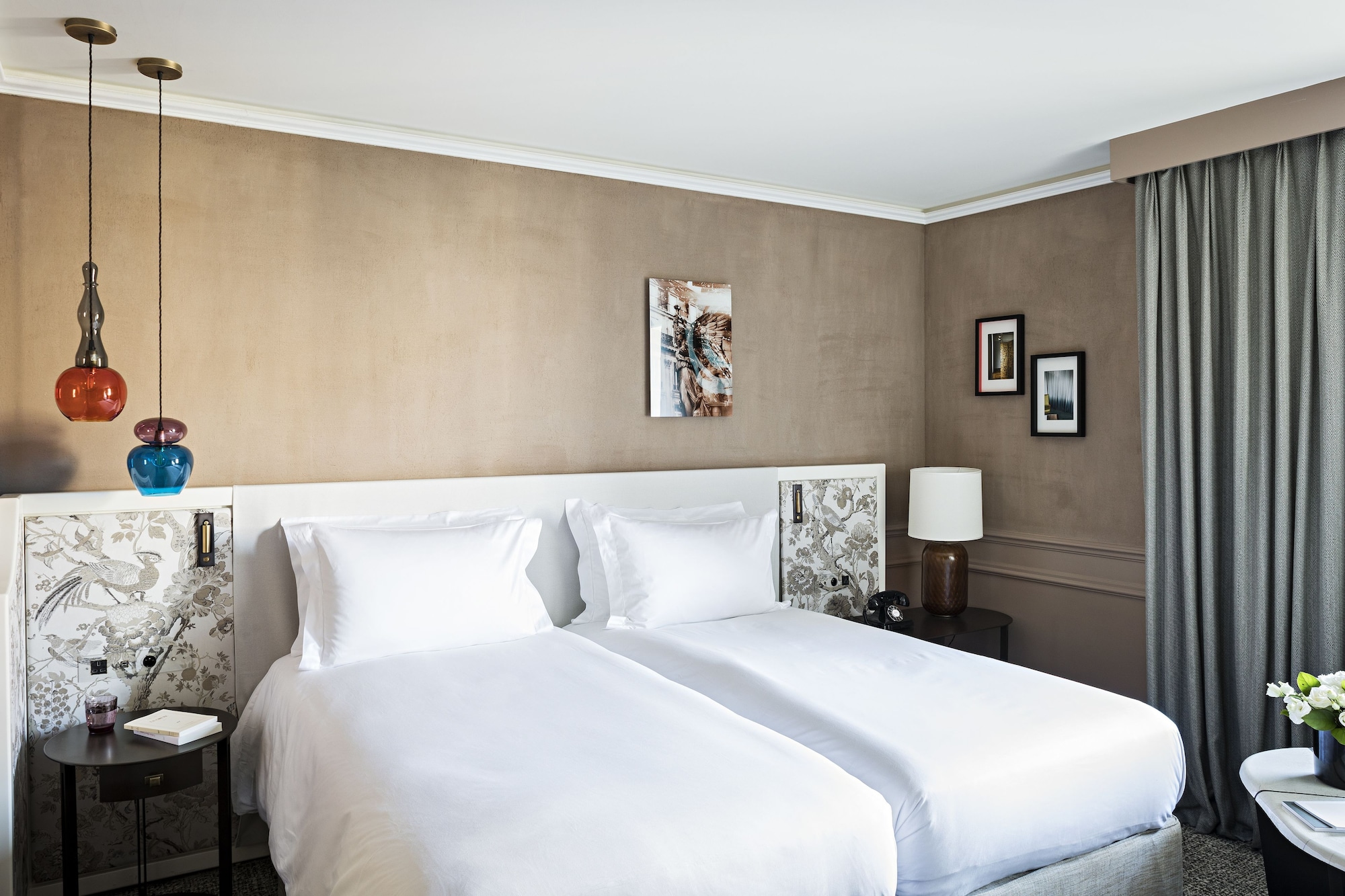 LUXURY, TWIN BEDS, STREET OR COURTYARD VIEW