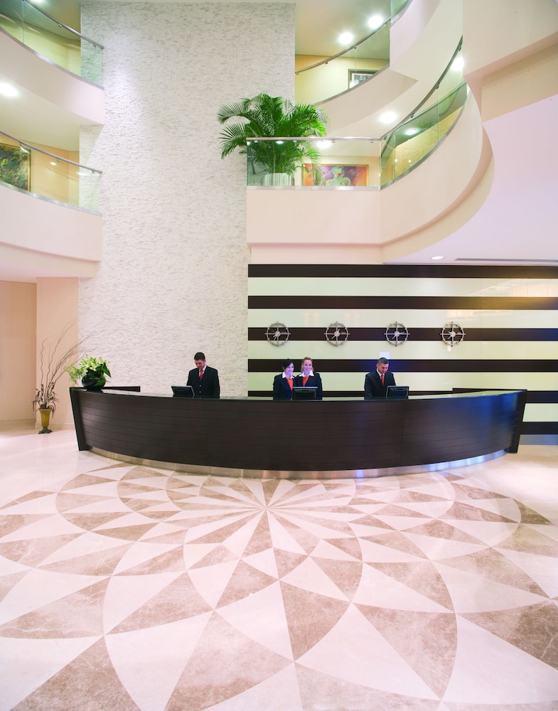 Lobby at Movenpick Hotel Izmir, IZMIR