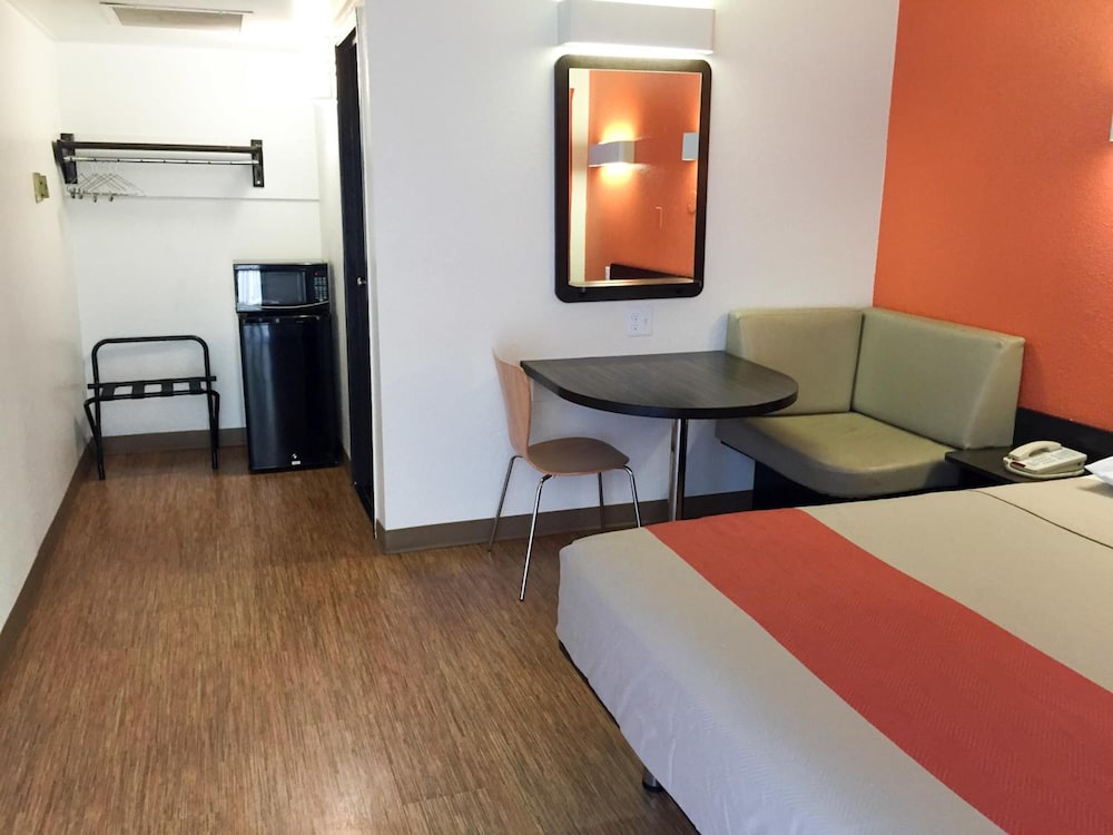 Motel6 Oroville, CA 24/48