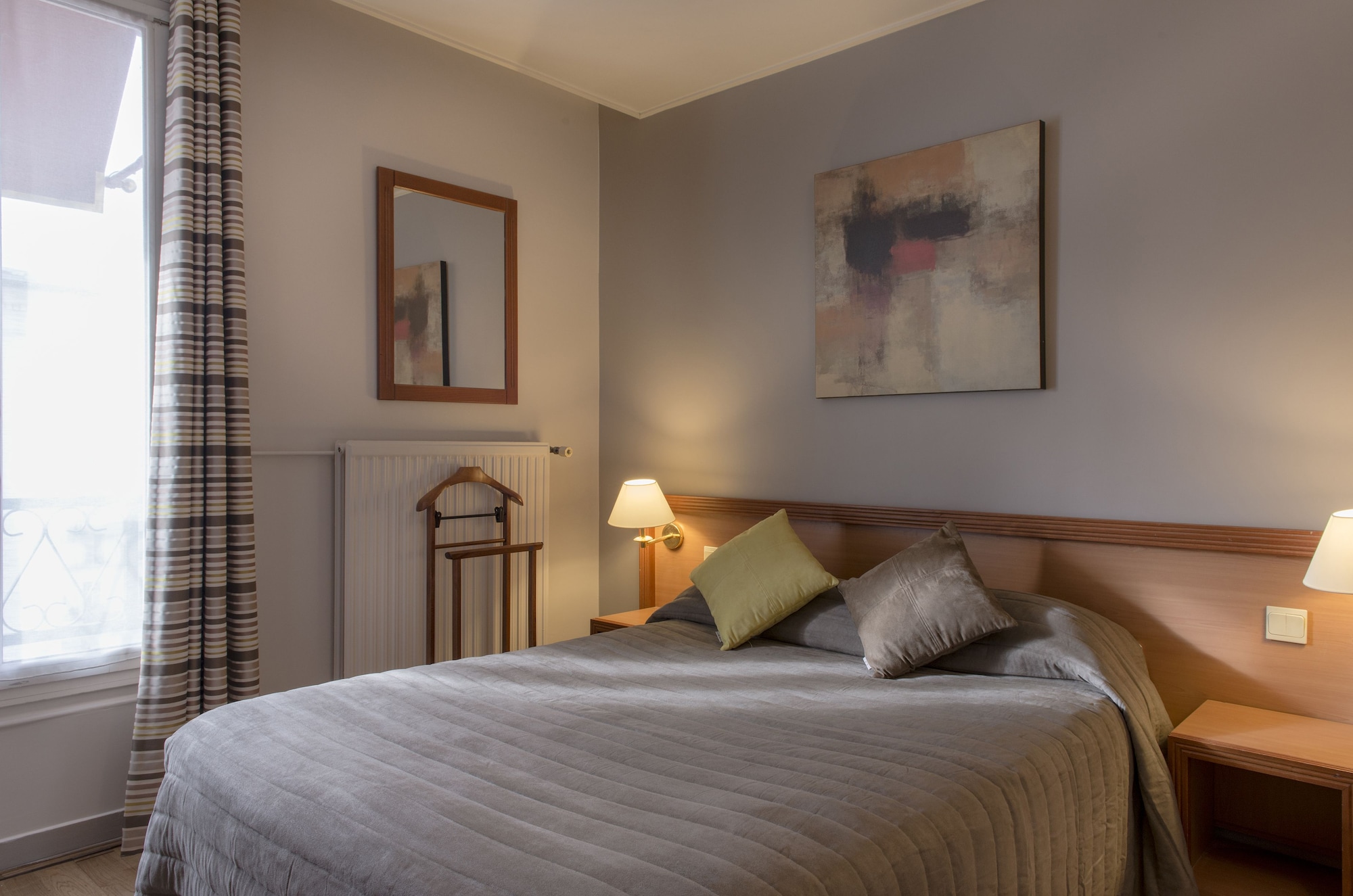 ROOM, DOUBLE BED