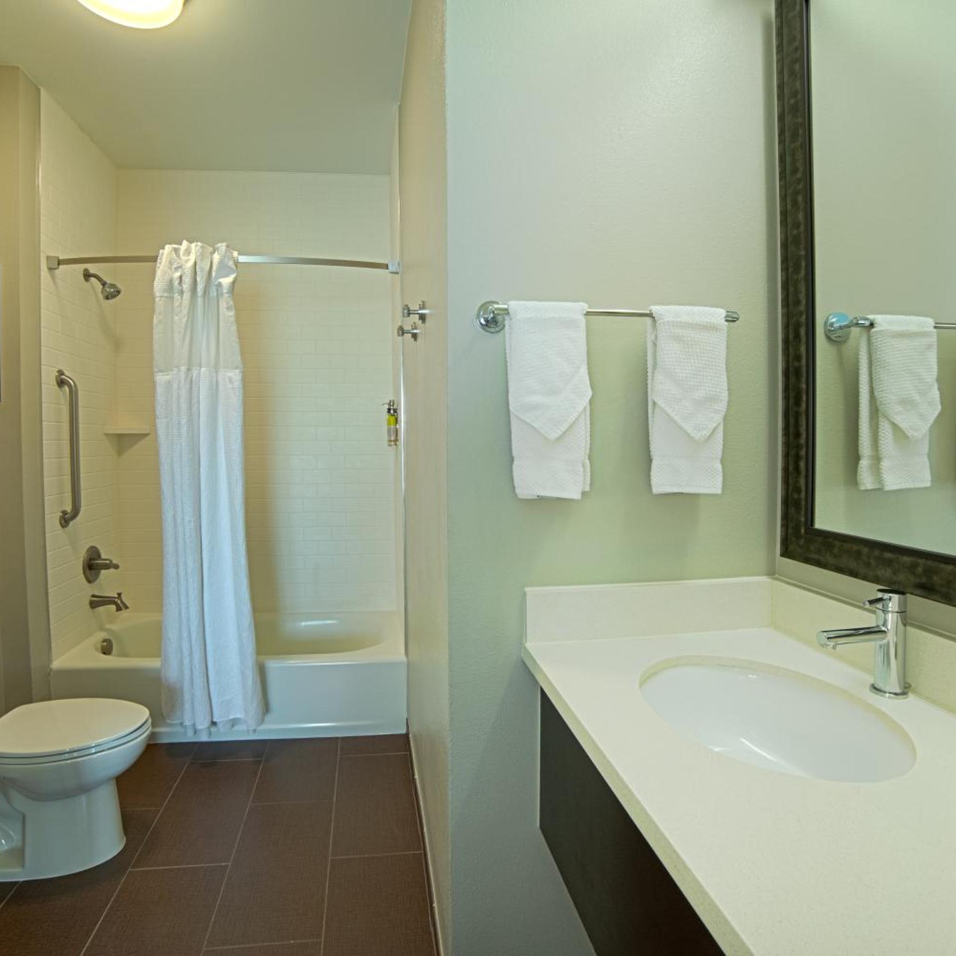 2 Bedrooms, Suite, 2 Bathrooms, Accessible، Staybridge Suites Houston-Nasa/Clear Lake 2/10