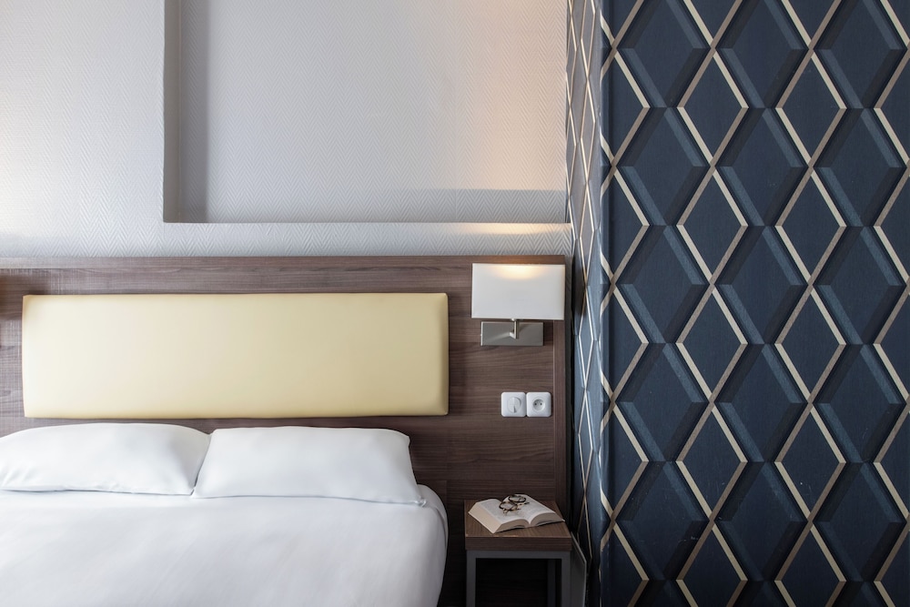 Hotel Ambassadeur Paris 29/46