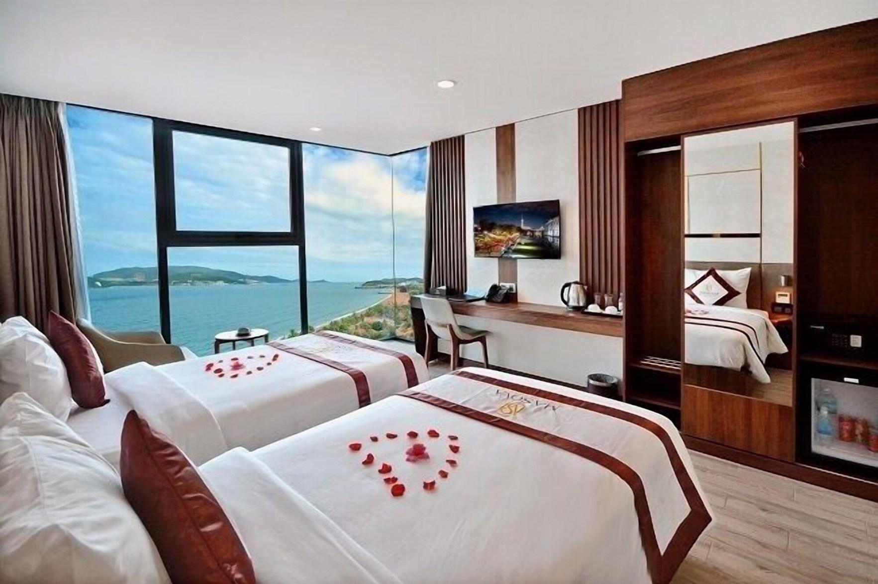 Senior, King and Twin Beds, Sea View