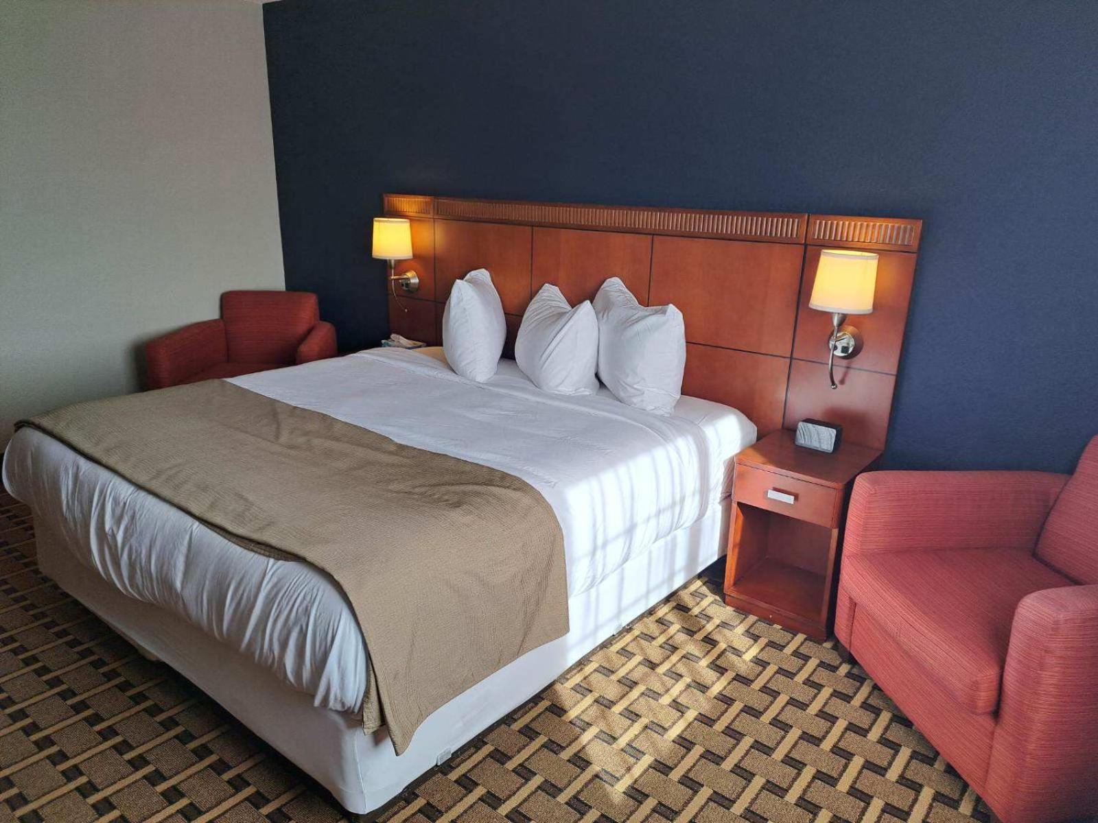 Crossroads Hotel 6/29