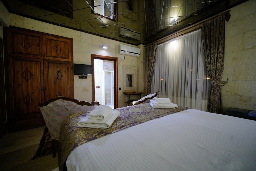 DELUXE, SUITE, DOUBLE BED