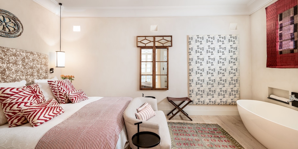 Grand, Pool, King Bed, Murphy Bed, Terrace