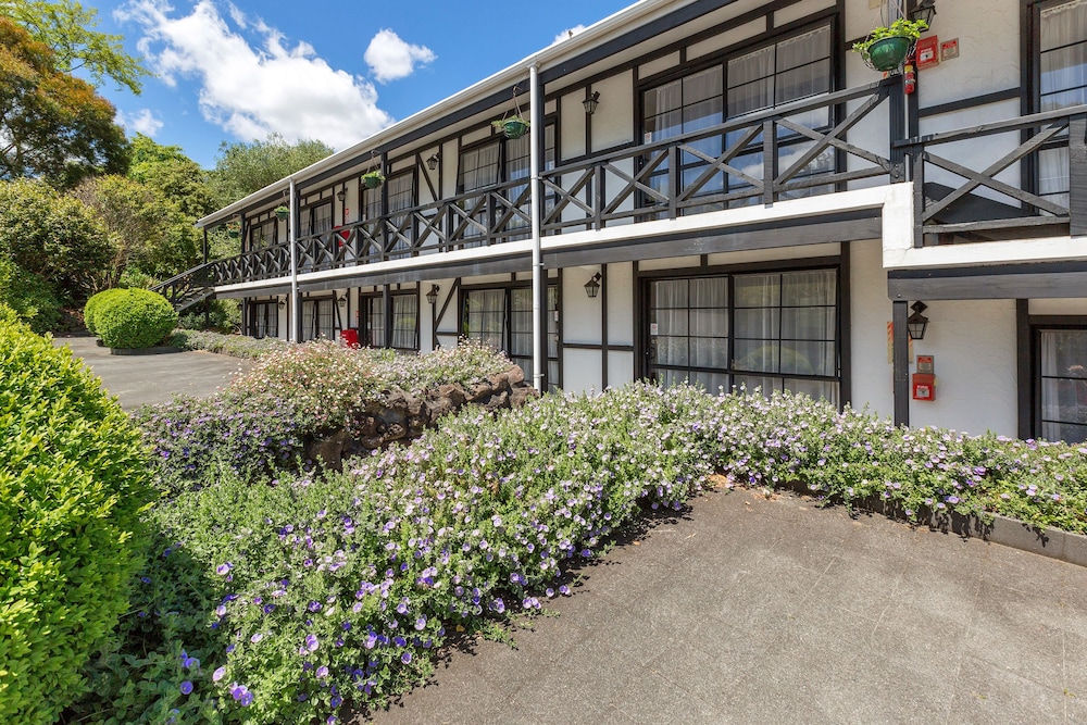 Kingswood Manor Motel 32/38