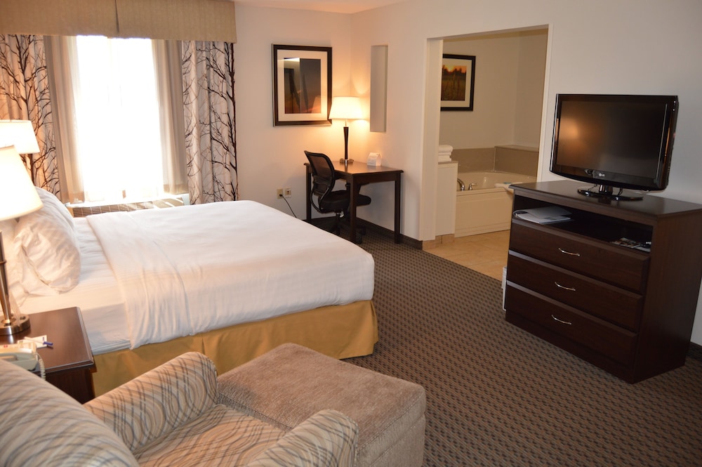 Holiday Inn Express Hotel Suites Winner 25/74