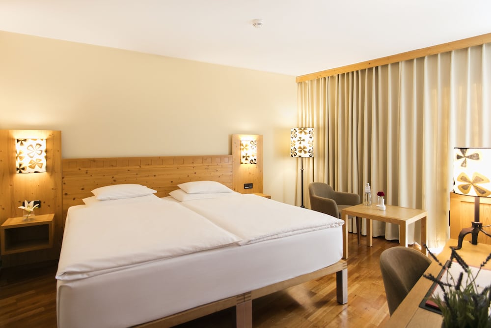 Rogner Hotel 16/27
