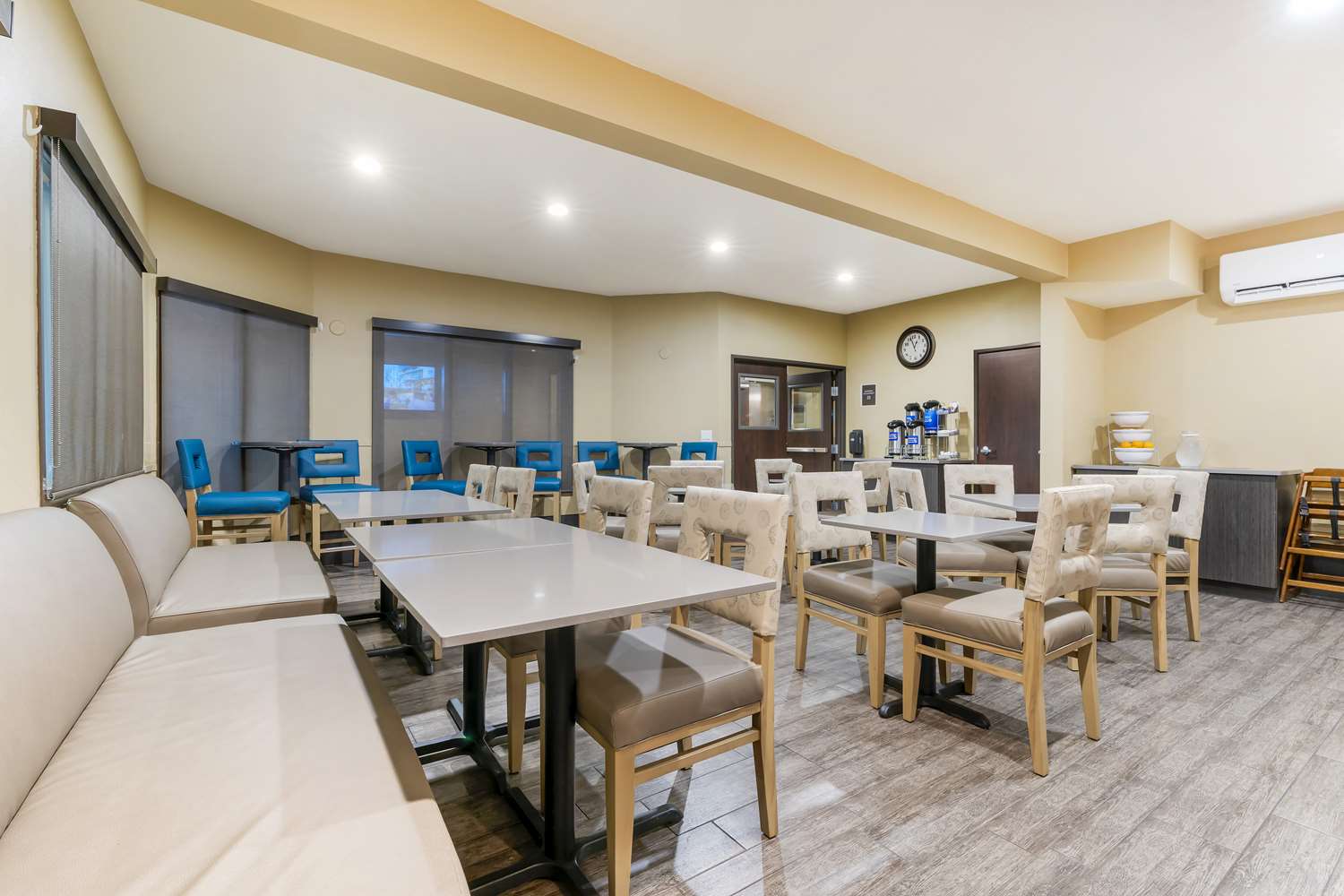 restaurant cafeteria