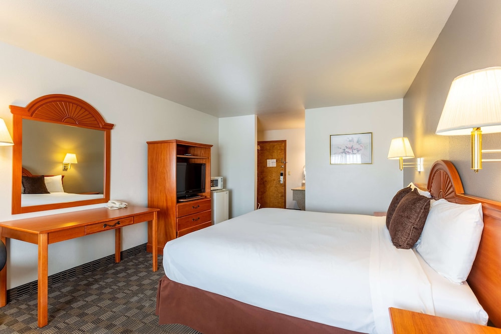 Americas Best Value Inn Burns 11/36