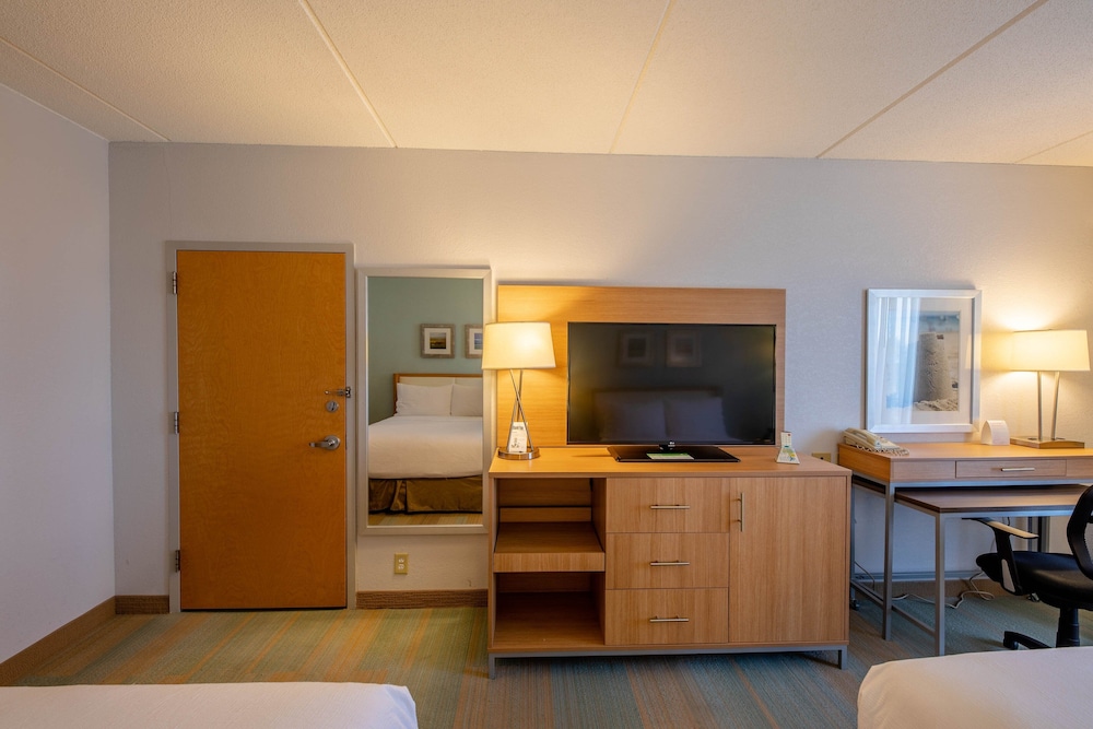 Holiday Inn Manahawkin/Long Beach Island 61/73